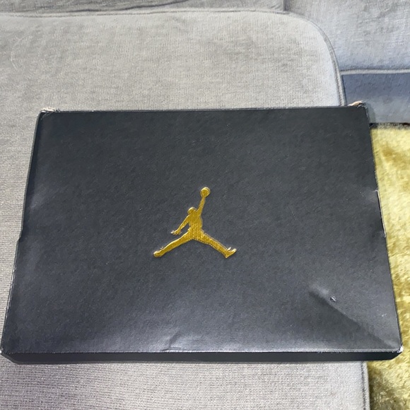 Air Jordan 1 mid (GS) - Picture 2 of 3